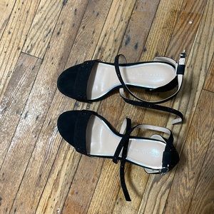 COPY - It’s a new shoes never wear it, it’s was for my daughter.